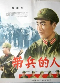 美女自
